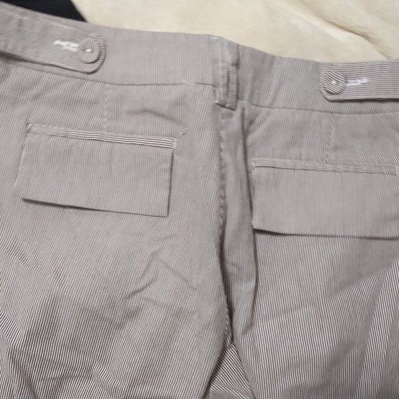 CUTE DRESS BERMUDA SHORTS- LOOKS GREAT FOR WORK WITH HEELS - Picture 6 of 6